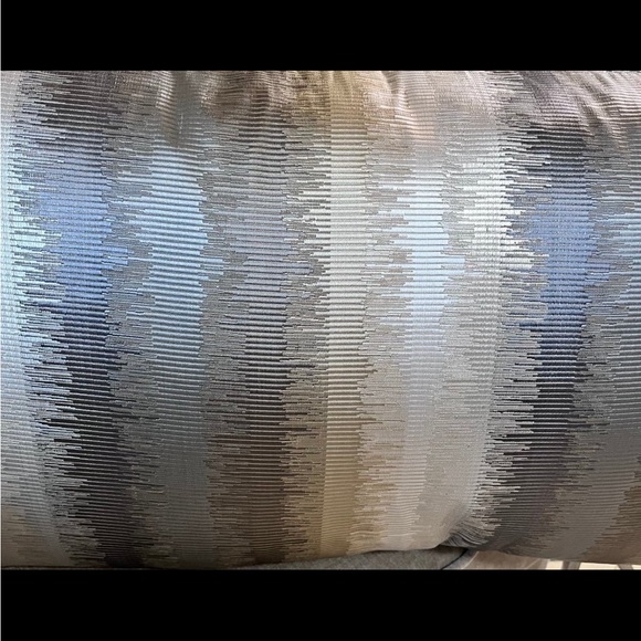 1-NWT CALLISTO HOME METALLIC ABSTRACT DESIGN LUMBAR 18"X30"
DECORATIVE PILLOW - Picture 3 of 9